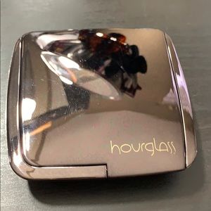 Hourglass Mood Light face powder